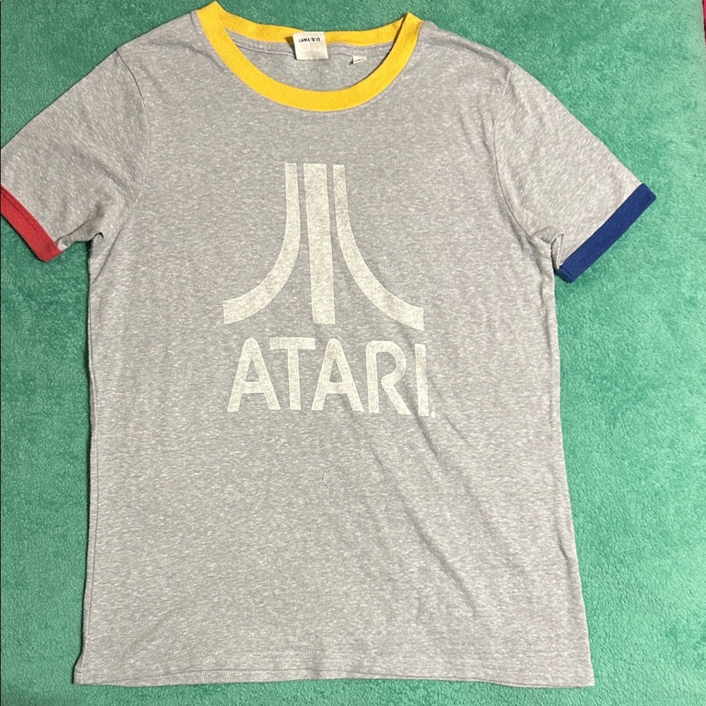 GUC Junk Food Gray ATARI T-Shirt with Red Yellow &Blue Trim, Size Juniors Small